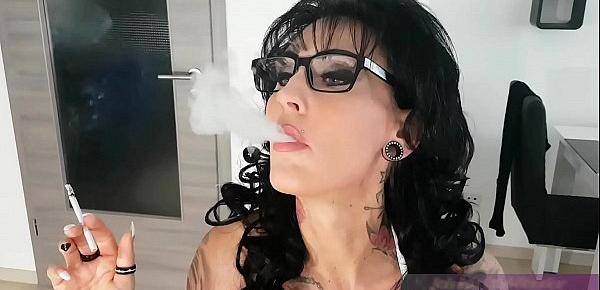  Smoke - Rauch Fetisch von Deutscher Hausfrau mit Monster dicken Titten